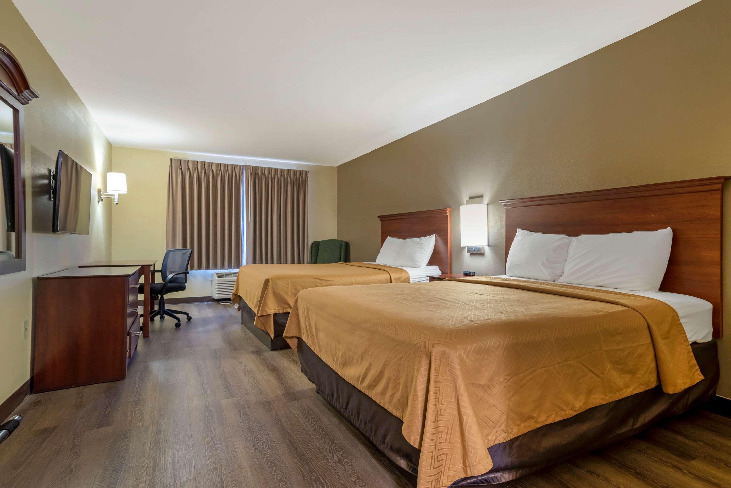 Econo Lodge Inn & Suites Flowood Exterior photo