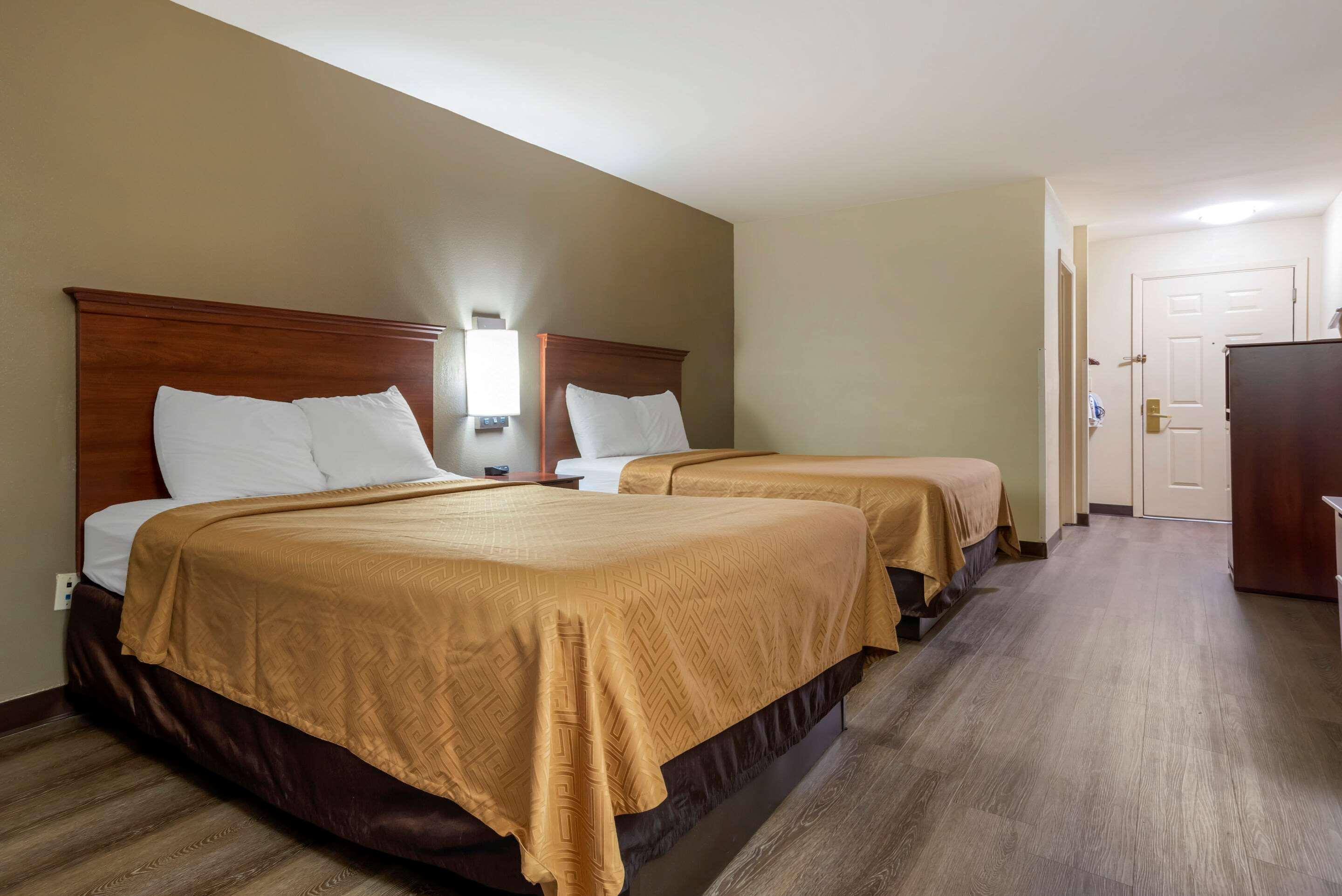 Econo Lodge Inn & Suites Flowood Exterior photo