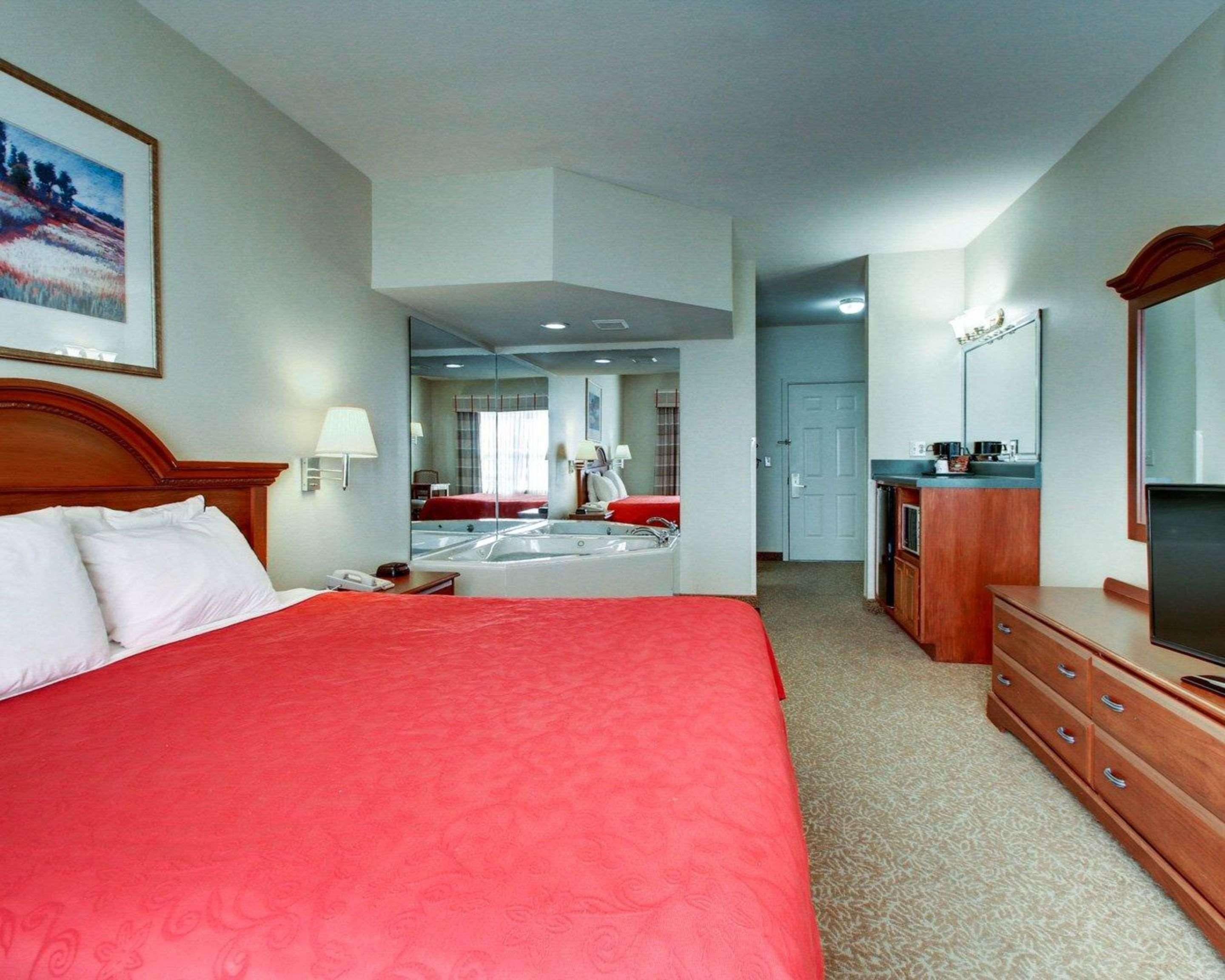 Econo Lodge Inn & Suites Flowood Exterior photo