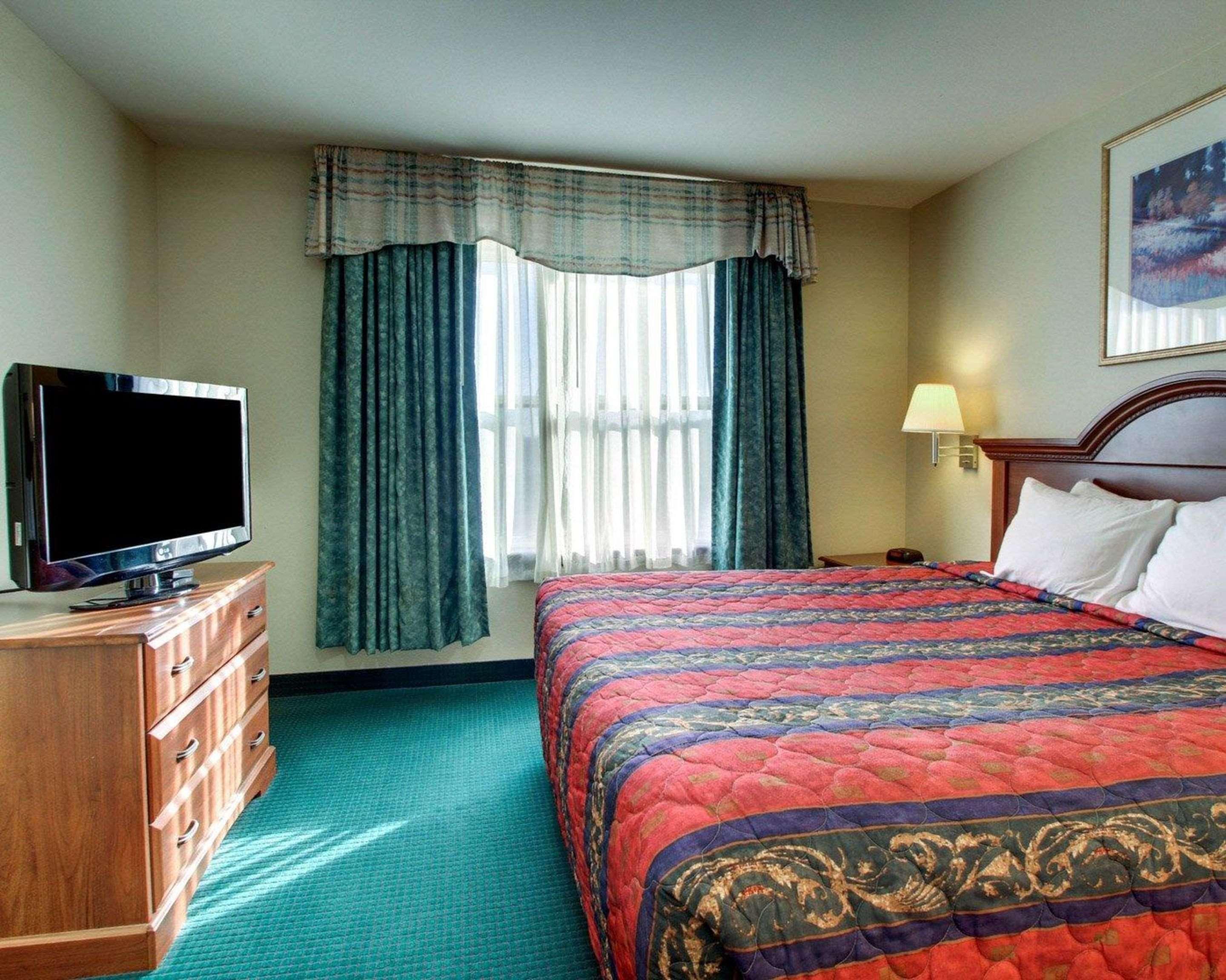 Econo Lodge Inn & Suites Flowood Exterior photo