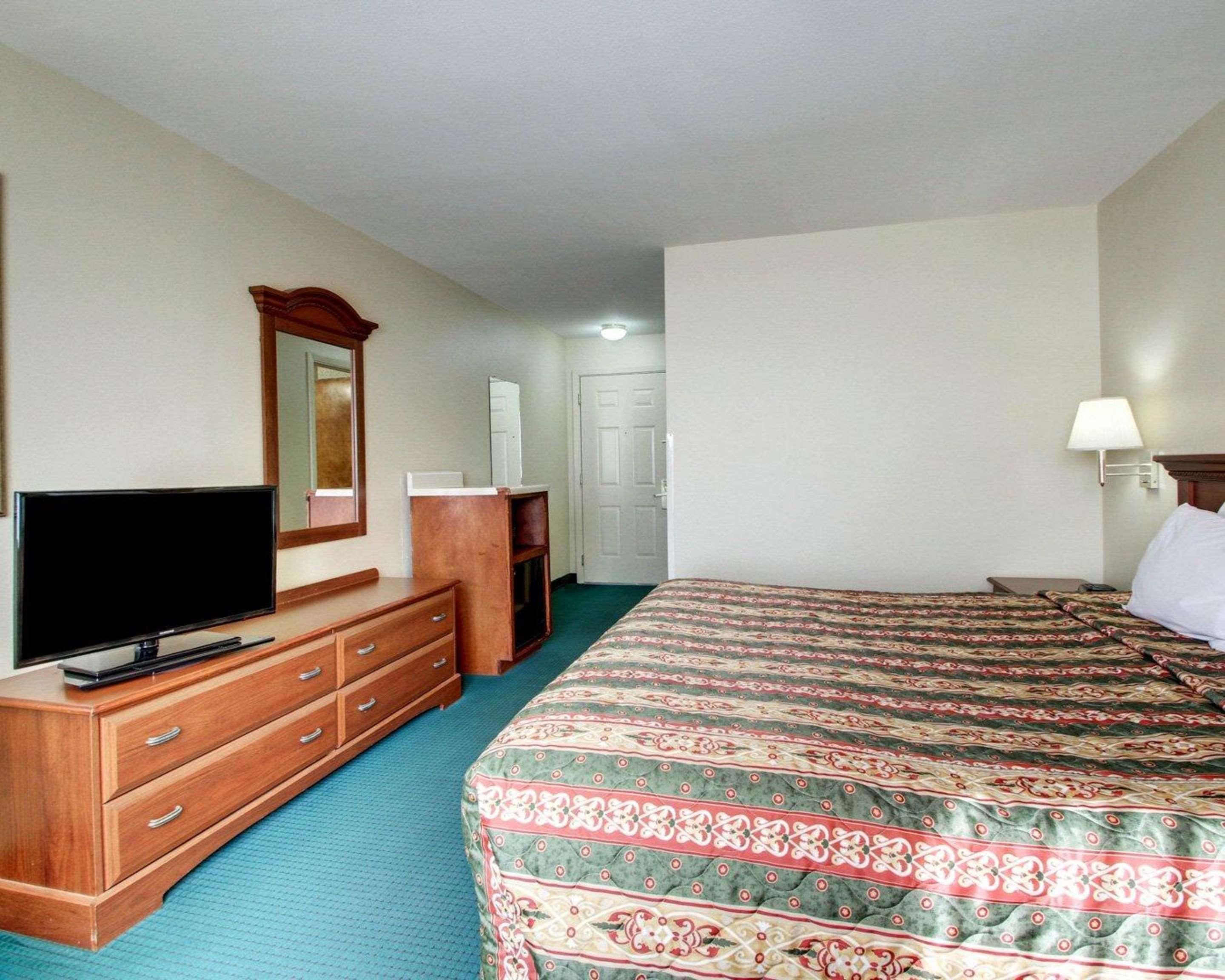 Econo Lodge Inn & Suites Flowood Exterior photo