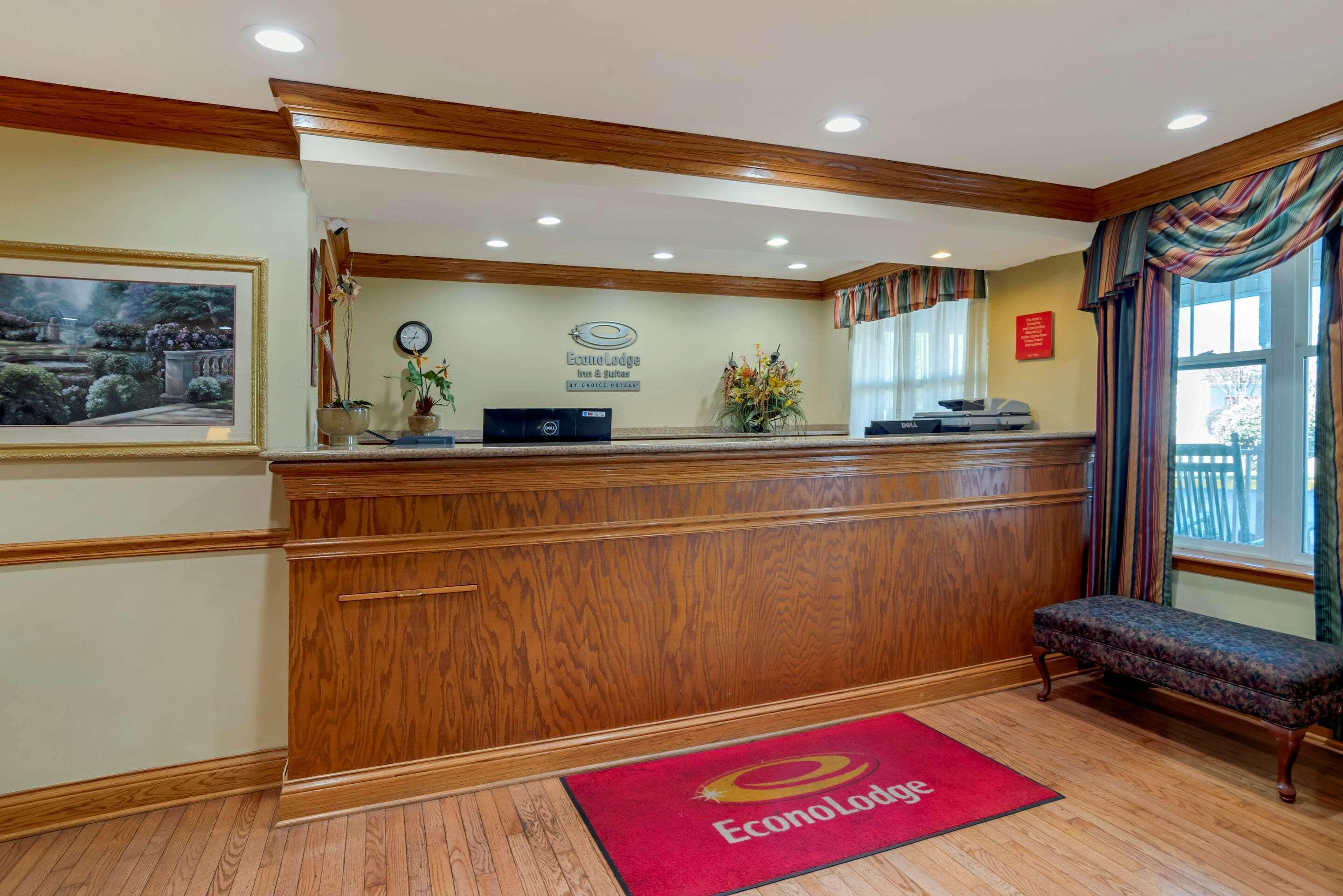 Econo Lodge Inn & Suites Flowood Exterior photo