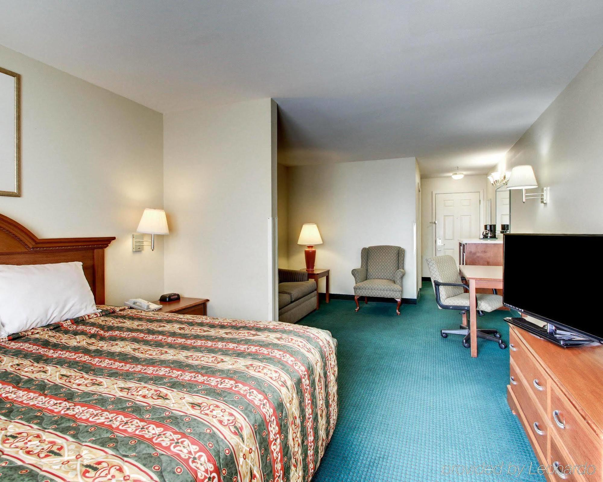 Econo Lodge Inn & Suites Flowood Exterior photo